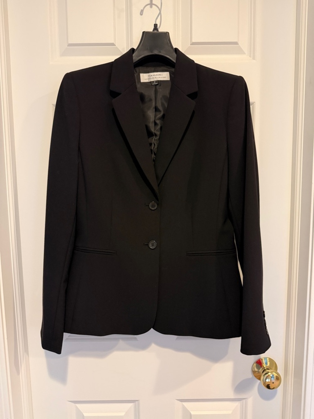 Tahari Black Tailored Women's Blazer and Skirt Suit size 6